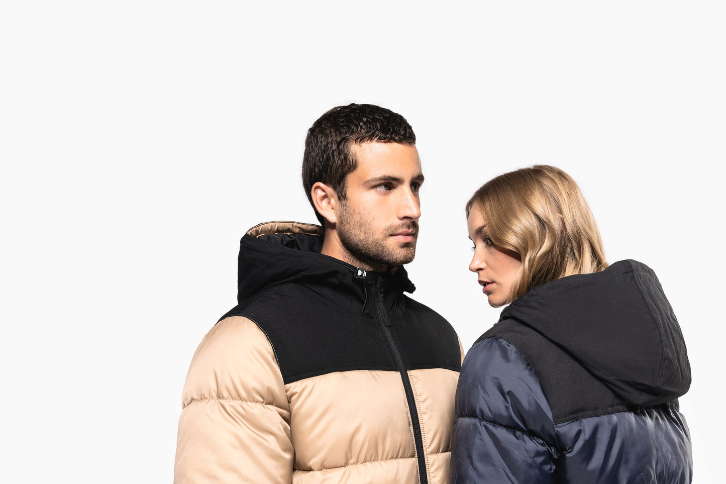 K6163 - Parka imbottito con cappuccio bicolore unisex