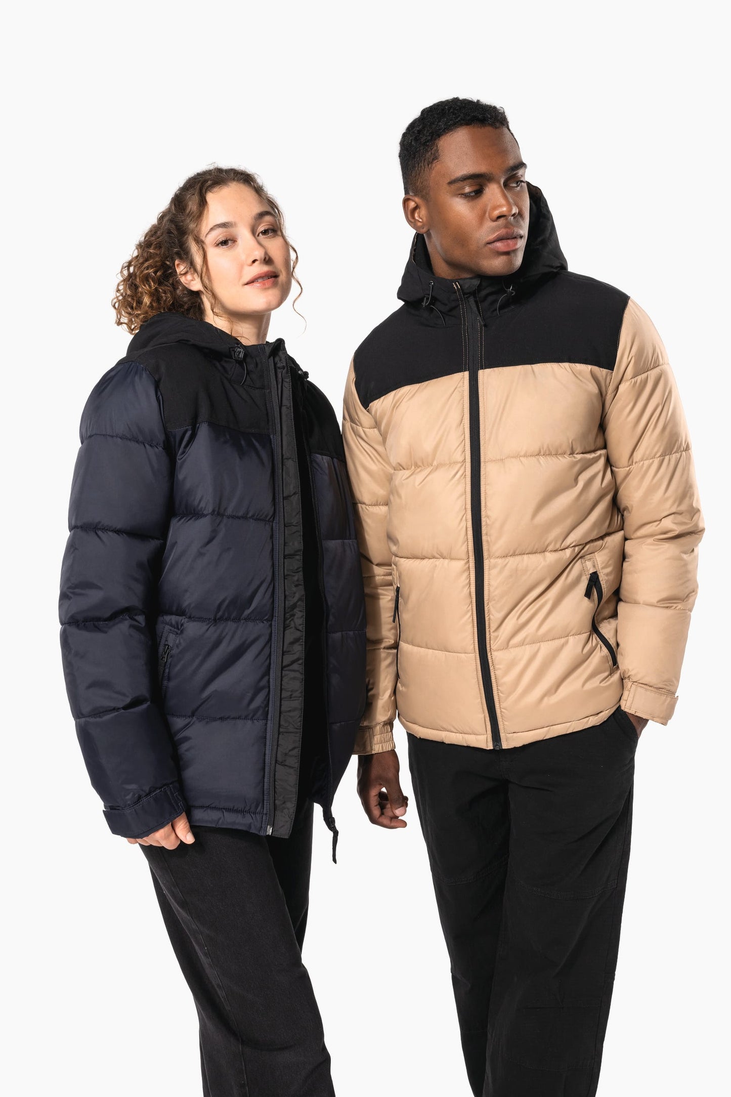 K6163 - Parka imbottito con cappuccio bicolore unisex