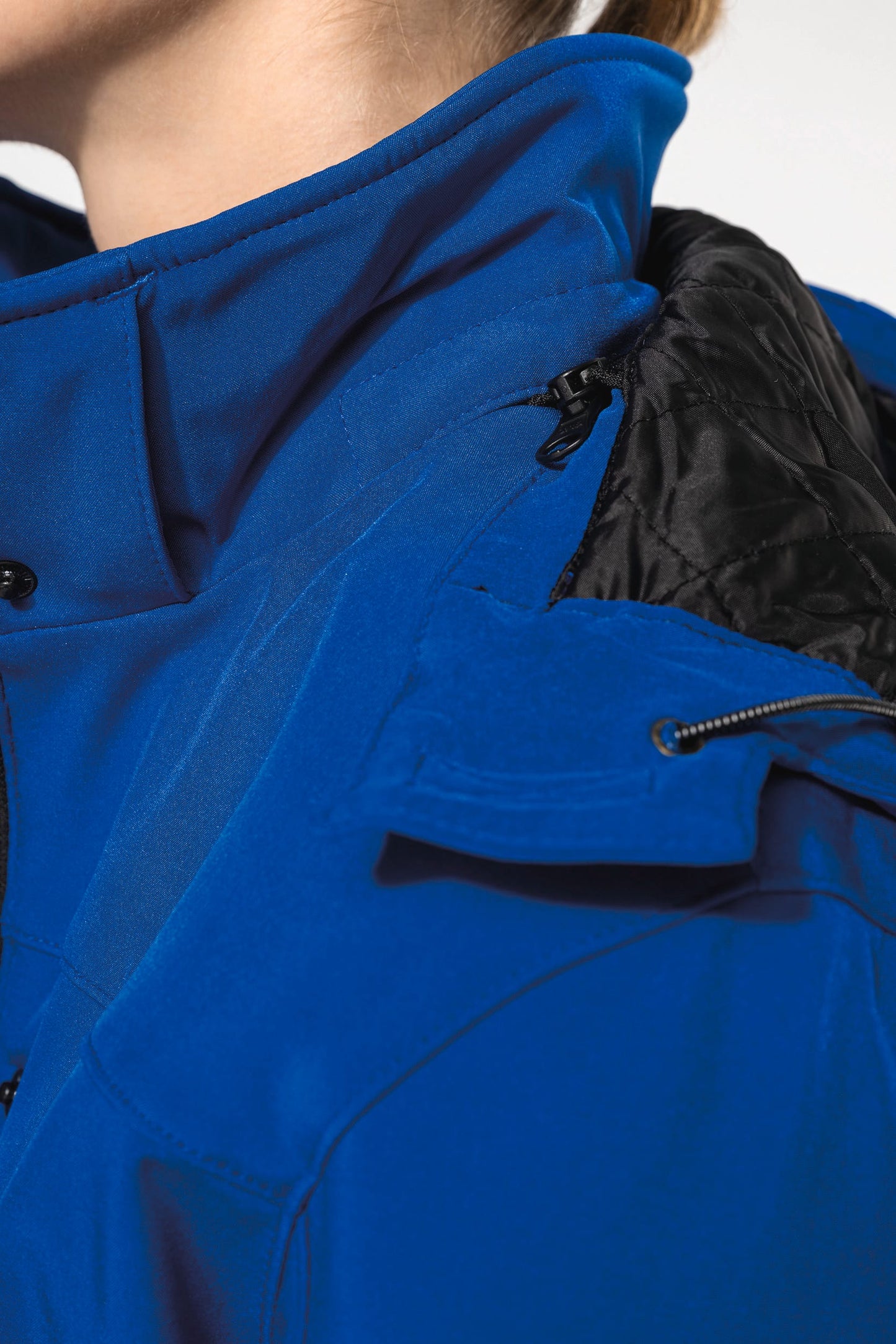 K651 - Parka donna softshell imbottito con cappuccio