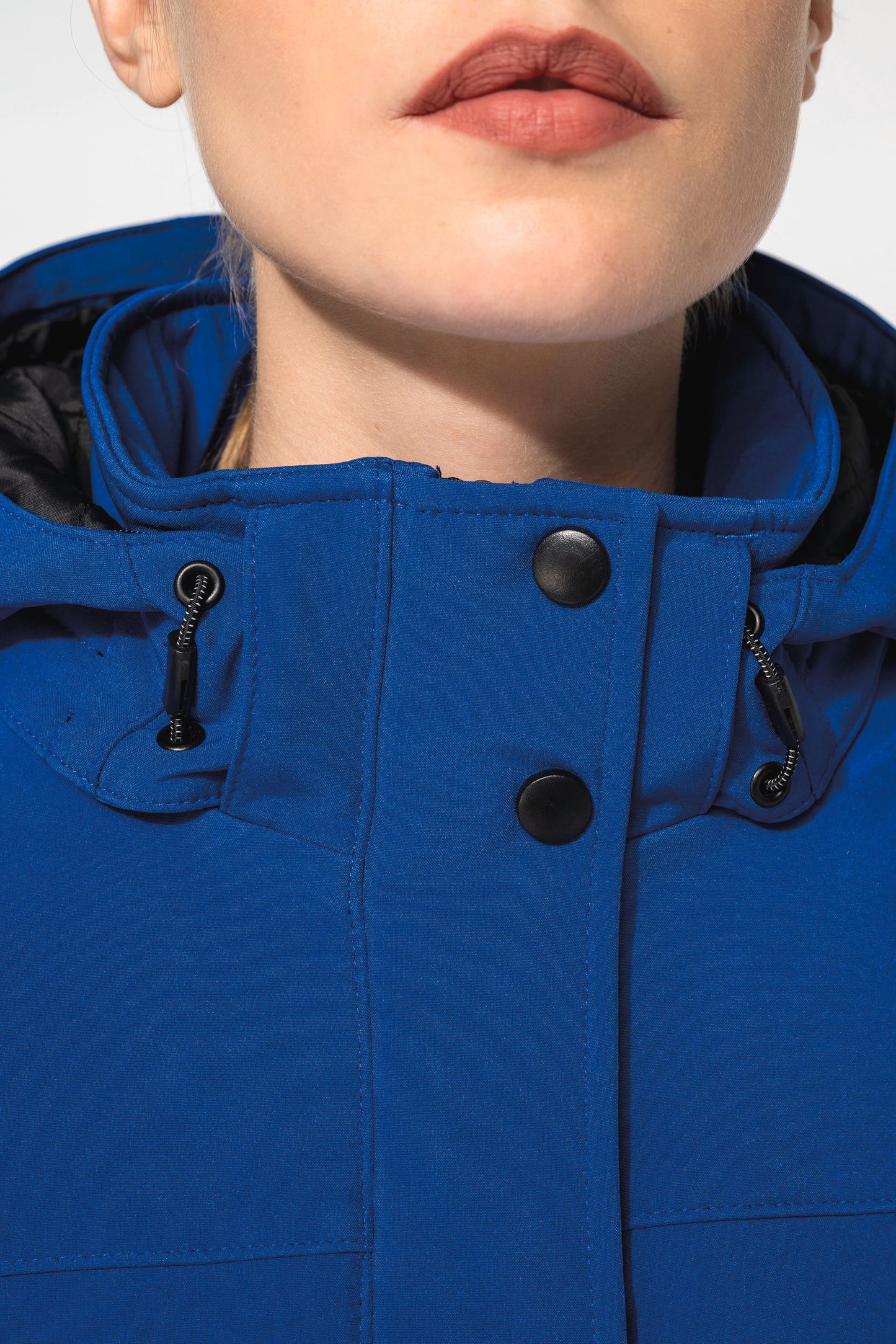 K651 - Parka donna softshell imbottito con cappuccio
