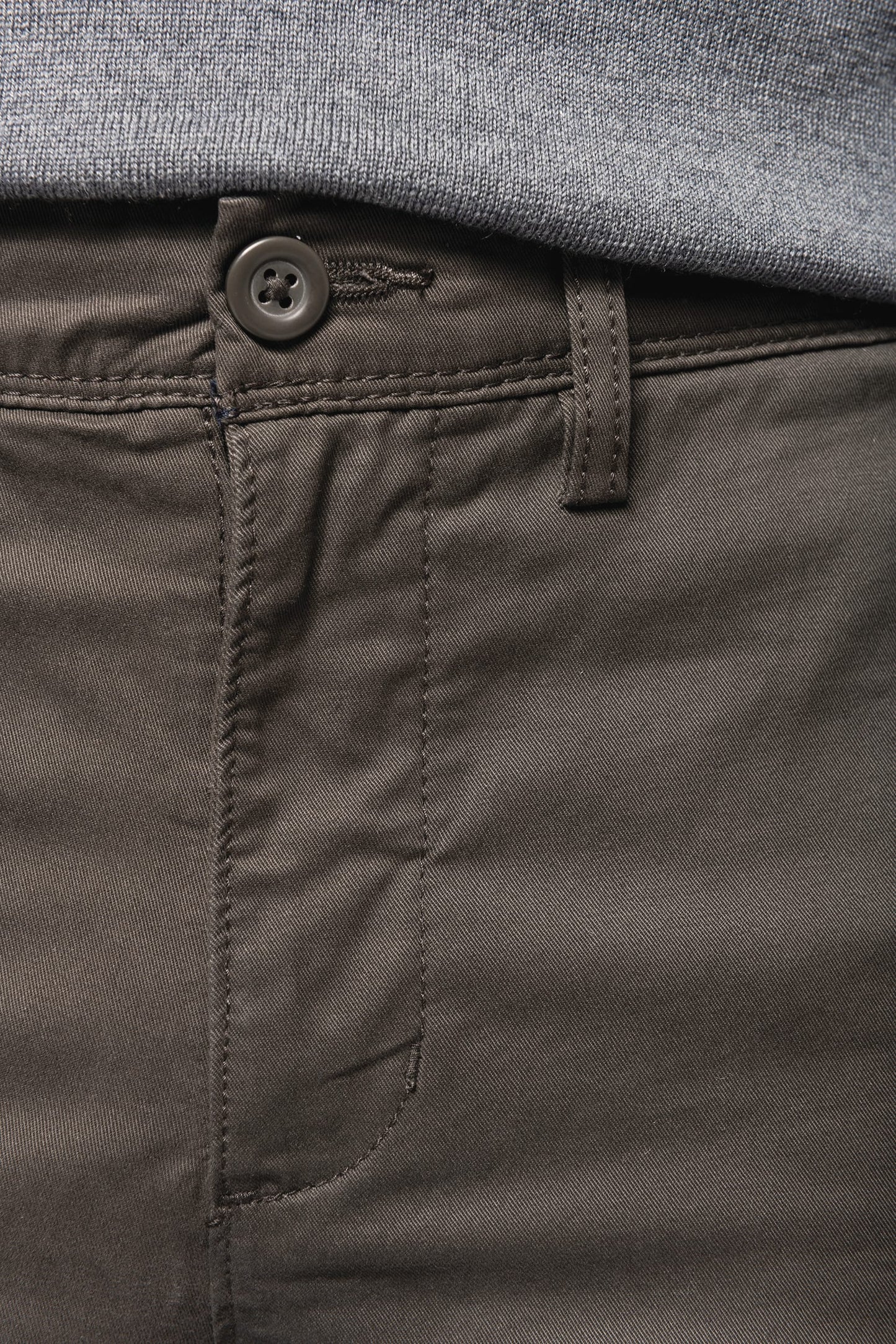 K748 - Chino premium