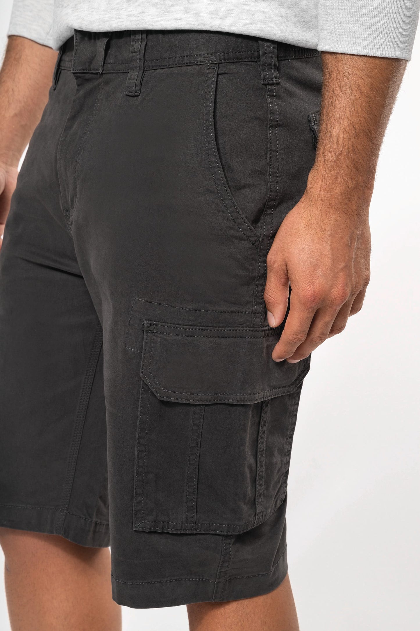 K754 - Bermuda uomo multitasche