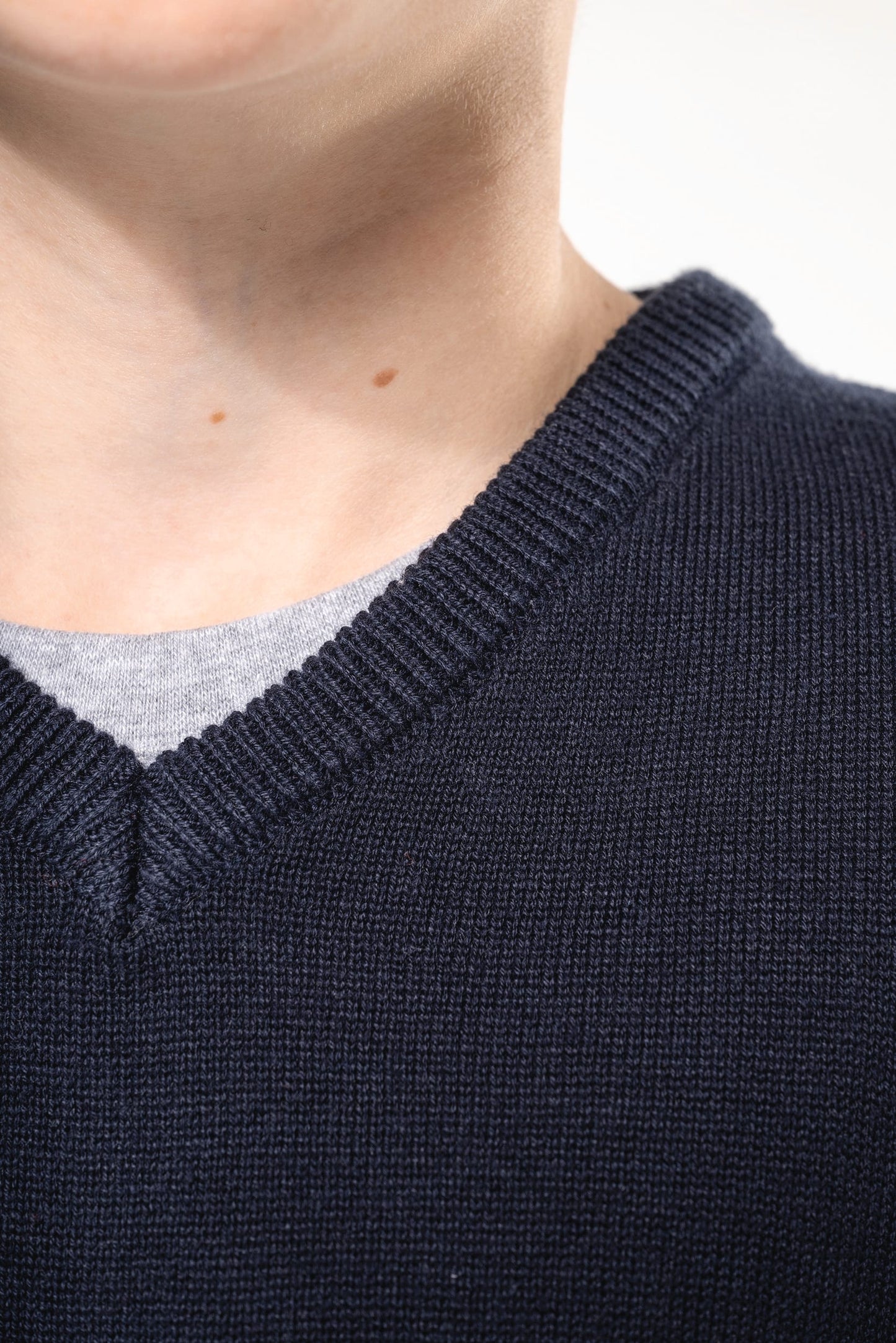 K9109 - Pullover bambino con collo a V<br/>