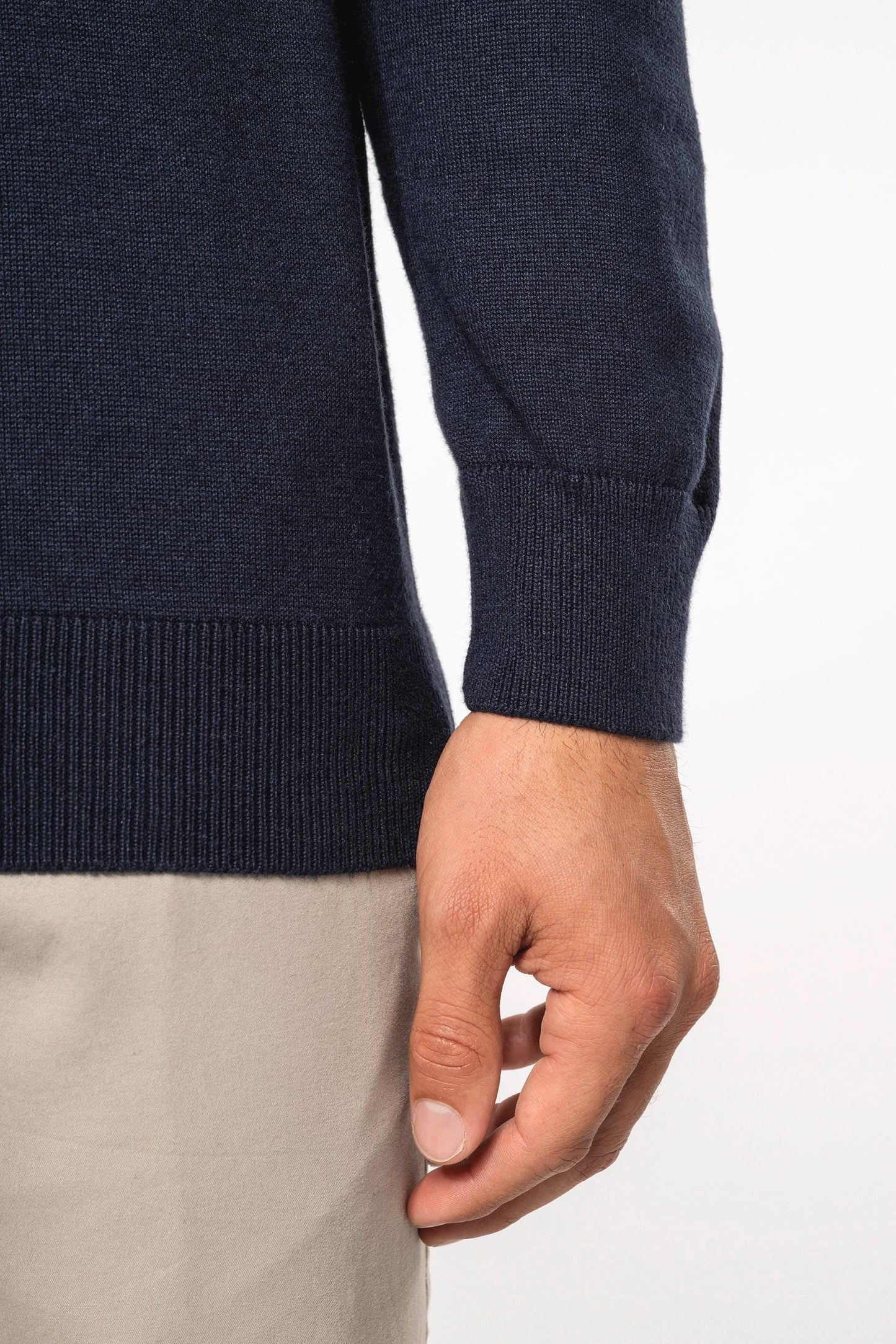 K965 - Maglione uomo scollo a V