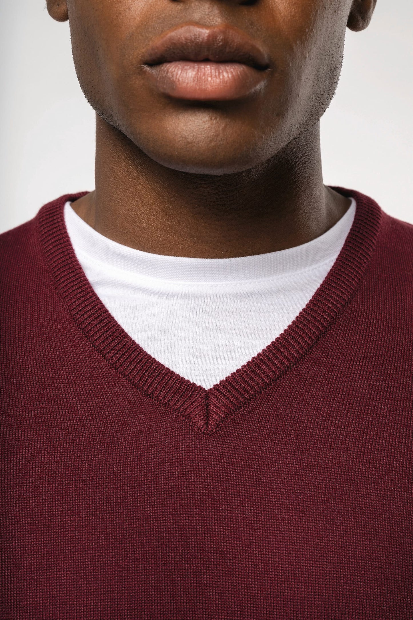 K965 - Maglione uomo scollo a V