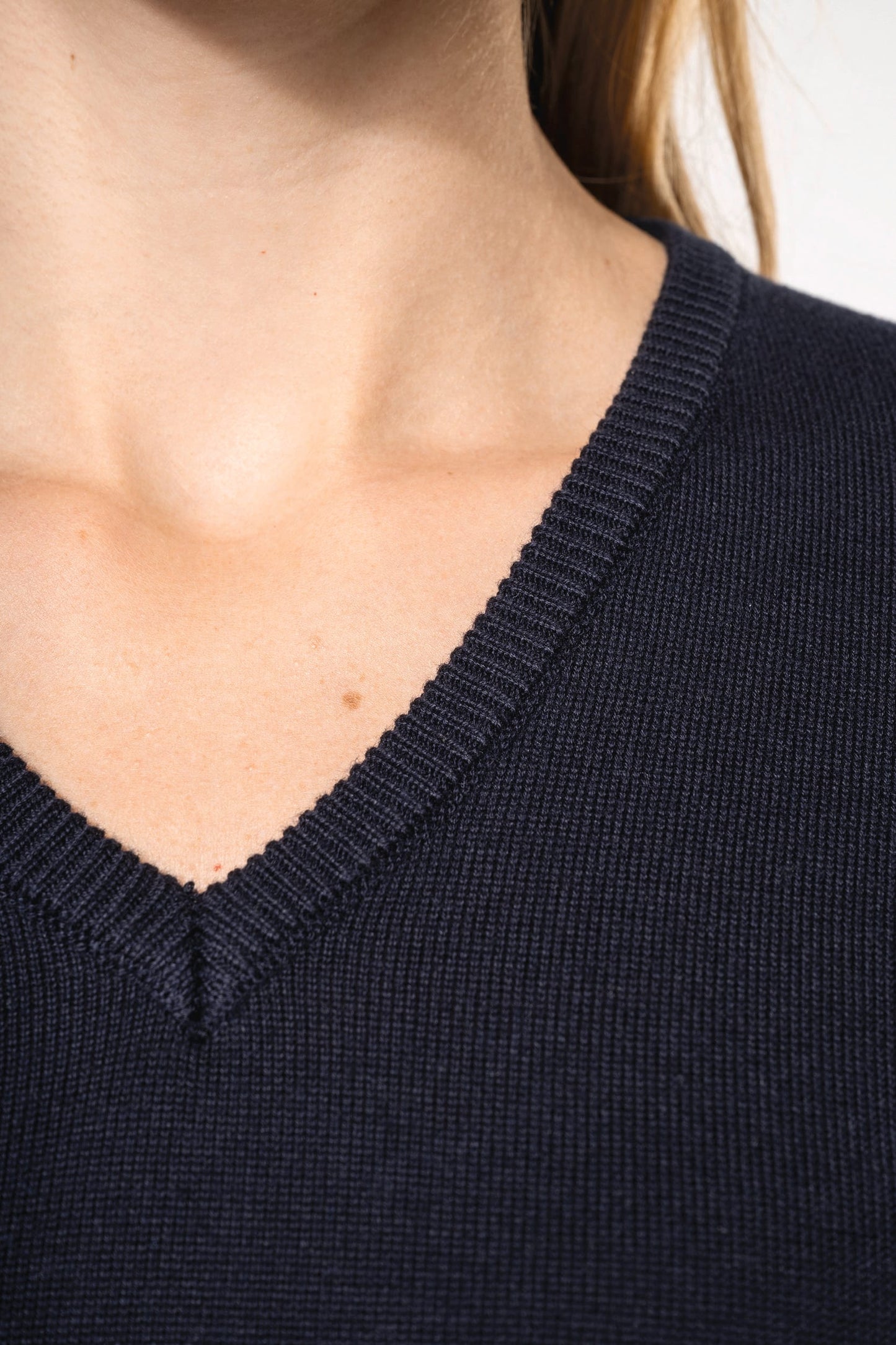 K966 - Maglione donna scollo a V