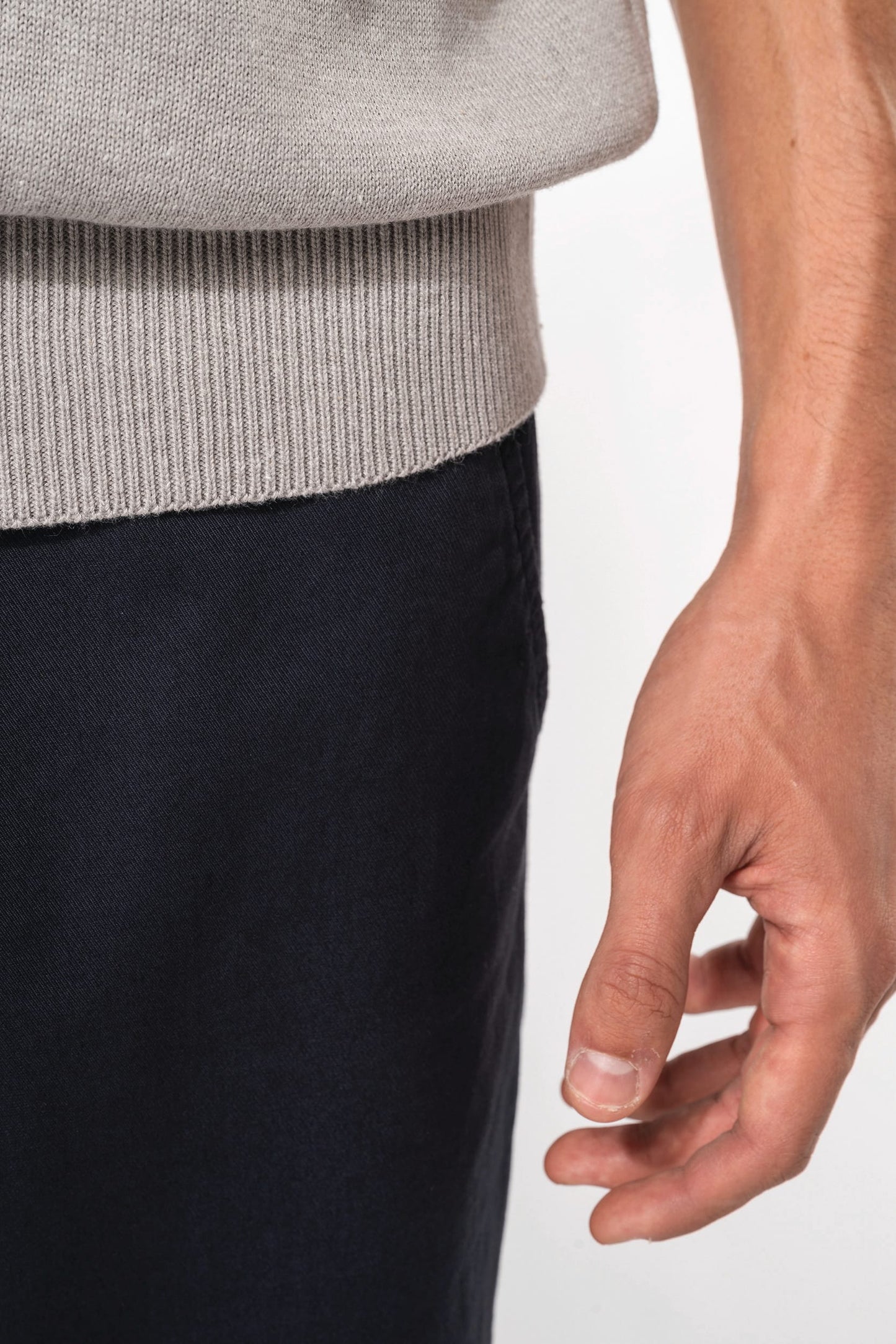 K969 - Maglione uomo smanicato scollo a V