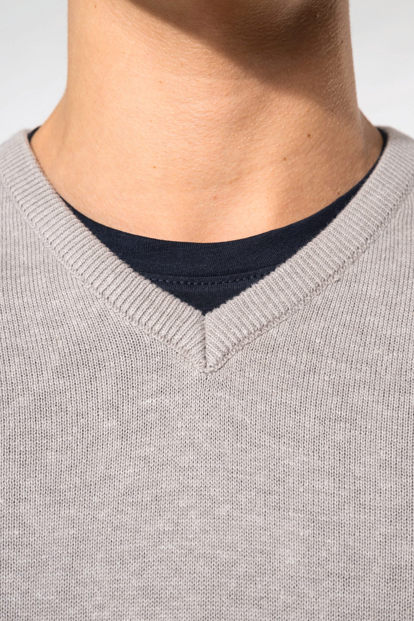 K969 - Maglione uomo smanicato scollo a V