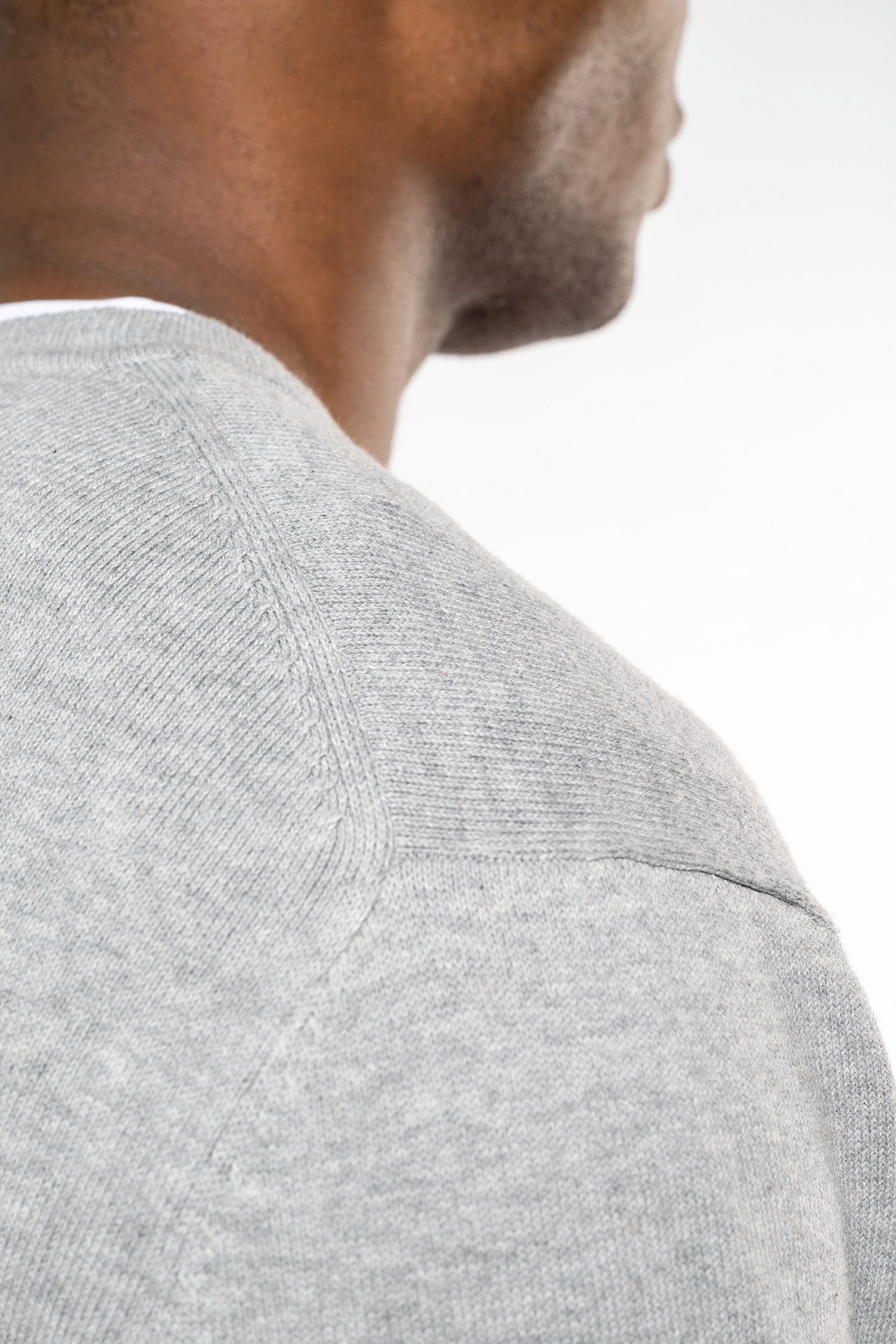 K982 - Maglione Premium scollo a V