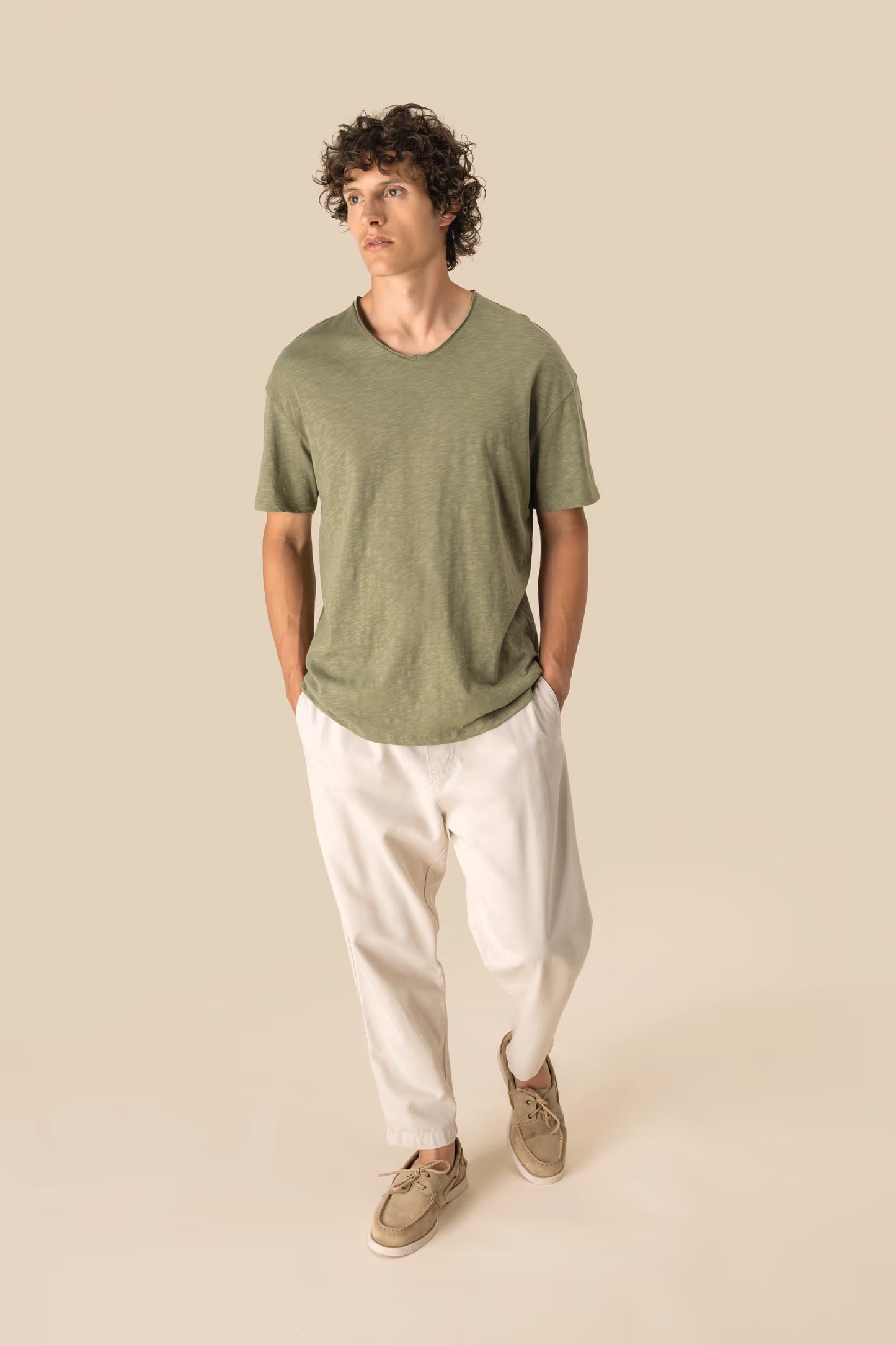 SP303 - T-shirt uomo ecosostenibile con collo slub e spalle spioventi