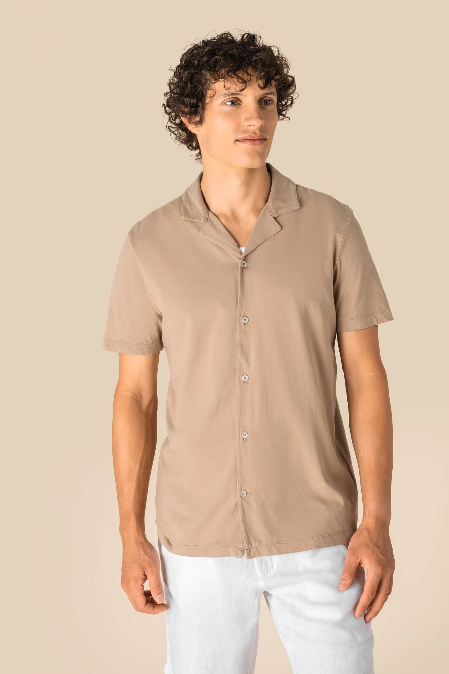 SP522 - Camicia uomo ecosostenibile slavata a maniche corte con collo bowling in jersey